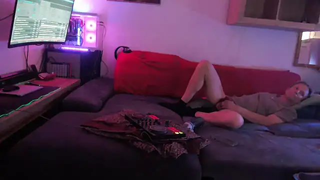 davidgntxxxxx online show from April 18, 2026, 10:17 am