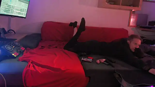 davidgntxxxxx online show from April 7, 2026, 5:59 pm