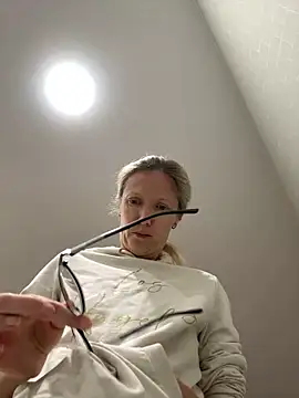 Snapshot of angelmommu chatting on October 10, 2025, 4:02 am angelmommu online show from October 10, 2025, 4:02 am