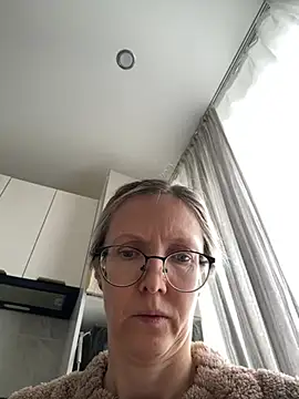 angelmommu online show from April 21, 2026, 6:20 am