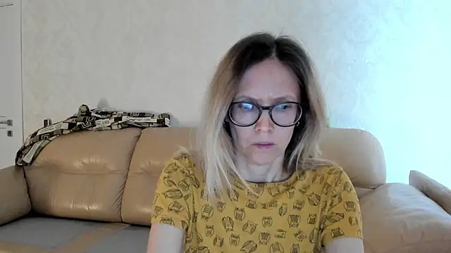 Snapshot of angelmommu chatting on March 10, 2025, 7:55 am angelmommu online show from March 10, 2025, 7:55 am