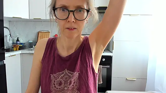 Snapshot of angelmommu chatting on March 10, 2025, 11:01 am angelmommu online show from March 10, 2025, 11:01 am