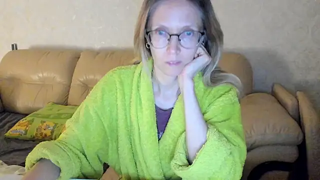 Snapshot of angelmommu chatting on March 19, 2025, 5:17 pm angelmommu online show from March 19, 2025, 5:17 pm