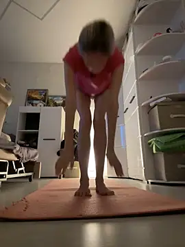 angelmommu online show from November 5, 2025, 4:26 am