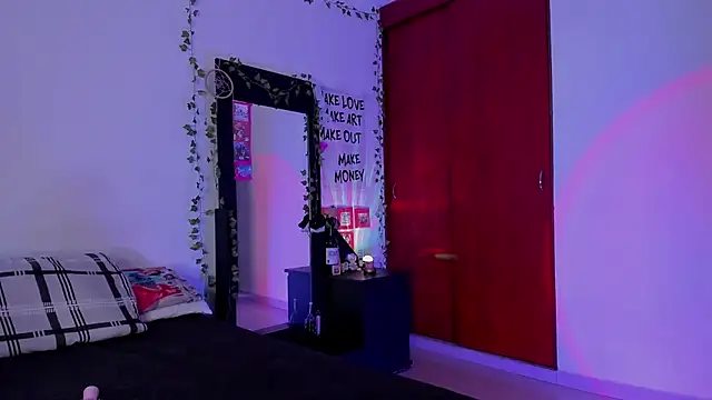 Snapshot of little_kayla_ chatting on December 16, 2025, 7:29 pm little kayla online show from December 16, 2025, 7:29 pm