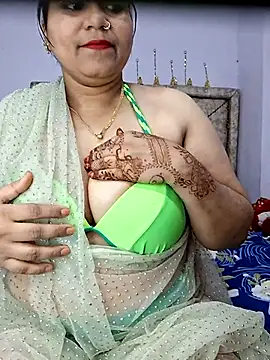 Snapshot of MOM-SUN-COUPLE chatting on February 11, 2025, 4:13 pm MOM-SUN-COUPLE online show from February 11, 2025, 4:13 pm