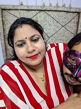 Snapshot of MOM-SUN-COUPLE chatting on March 9, 2025, 7:59 pm MOM-SUN-COUPLE online show from March 9, 2025, 7:59 pm