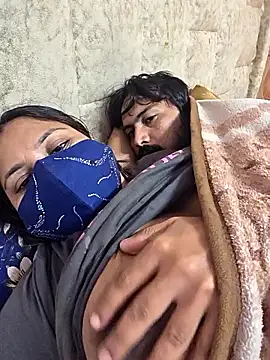 Snapshot of MOM-SUN-COUPLE chatting on October 6, 2025, 4:41 pm MOM-SUN-COUPLE online show from October 6, 2025, 4:41 pm