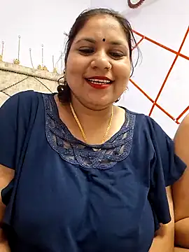 Snapshot of MOM-SUN-COUPLE chatting on February 24, 2025, 5:42 pm MOM-SUN-COUPLE online show from February 24, 2025, 5:42 pm