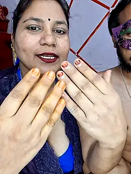 Snapshot of MOM-SUN-COUPLE chatting on January 29, 2025, 4:30 pm MOM-SUN-COUPLE online show from January 29, 2025, 4:30 pm