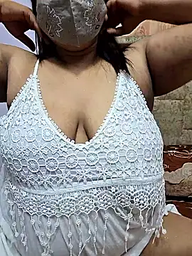 Snapshot of MOM-SUN-COUPLE chatting on November 1, 2025, 9:19 pm MOM-SUN-COUPLE online show from November 1, 2025, 9:19 pm