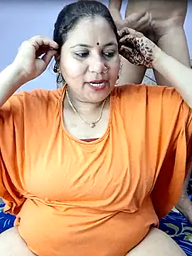 Snapshot of MOM-SUN-COUPLE chatting on February 12, 2025, 7:13 pm MOM-SUN-COUPLE online show from February 12, 2025, 7:13 pm