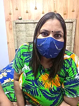 Snapshot of MOM-SUN-COUPLE chatting on November 2, 2025, 4:56 pm MOM-SUN-COUPLE online show from November 2, 2025, 4:56 pm