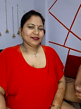 Snapshot of MOM-SUN-COUPLE chatting on February 1, 2025, 4:32 pm MOM-SUN-COUPLE online show from February 1, 2025, 4:32 pm