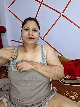 Snapshot of MOM-SUN-COUPLE chatting on February 5, 2025, 9:57 am MOM-SUN-COUPLE online show from February 5, 2025, 9:57 am