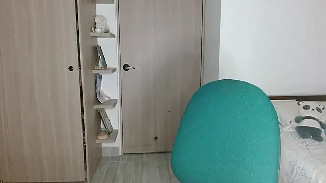 mia  lopez  online show from March 30, 2026, 4:14 am