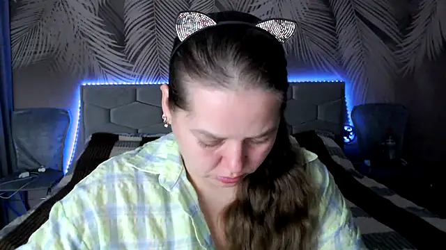 uliastar online show from November 13, 2025, 9:24 am