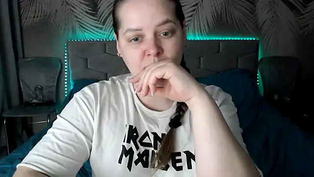 uliastar online show from March 12, 2026, 7:34 am