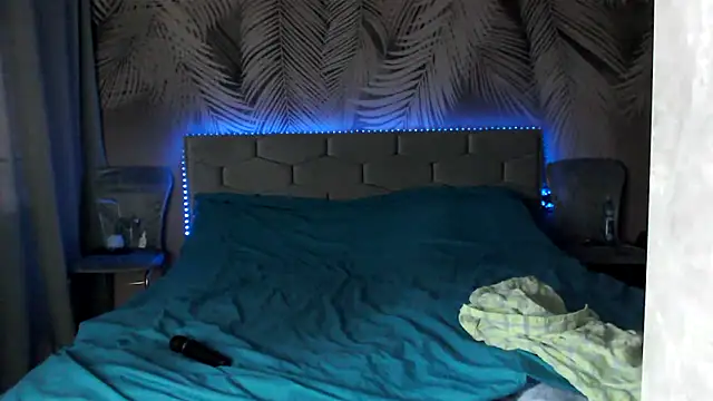 uliastar online show from April 13, 2026, 6:39 am