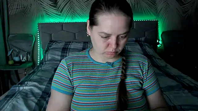 uliastar online show from April 21, 2026, 6:20 am