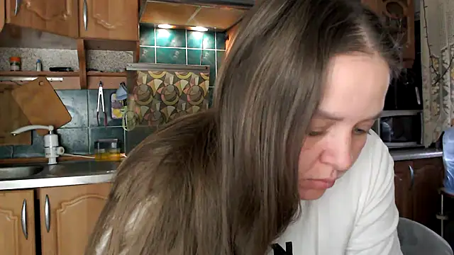 uliastar online show from October 19, 2025, 5:43 am