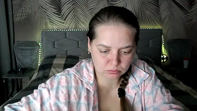 uliastar online show from October 1, 2025, 6:40 am