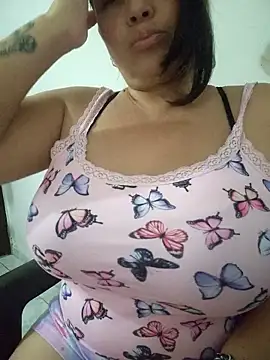 Snapshot of dayan_and_jonny chatting on October 29, 2025, 12:53 am dayan and jonny online show from October 29, 2025, 12:53 am