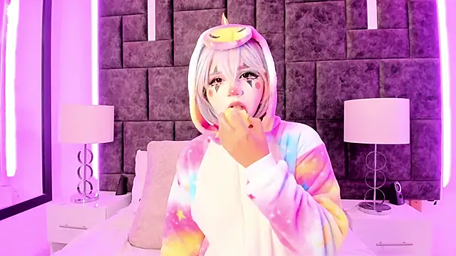 Snapshot of Petit-Rosse chatting on February 5, 2025, 8:35 pm Petit-Rosse online show from February 5, 2025, 8:35 pm