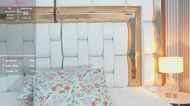 kinkylittlegirll online show from April 14, 2026, 2:49 am