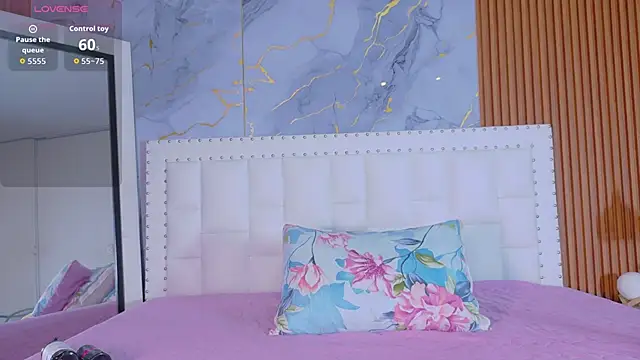 kinkylittlegirll online show from March 27, 2026, 2:42 am