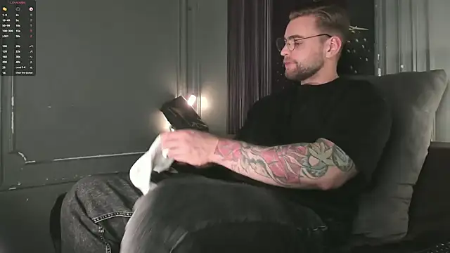 Snapshot of WayneWilson chatting on December 18, 2025, 4:39 am WayneWilson online show from December 18, 2025, 4:39 am