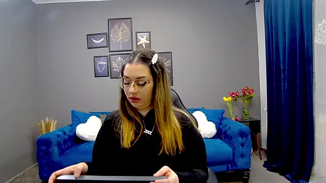 Katewalker  online show from March 13, 2025, 6:12 pm