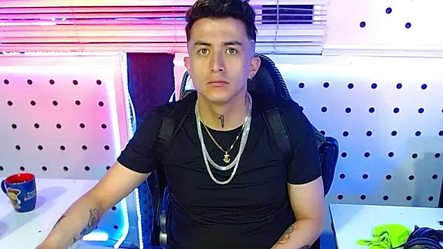 Snapshot of Darko0717 chatting on November 27, 2025, 11:43 am Darko0717 online show from November 27, 2025, 11:43 am