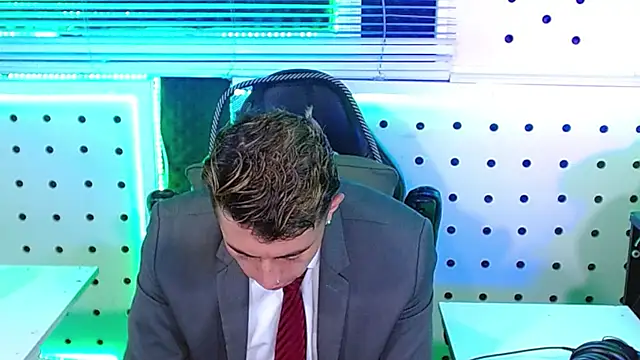 Snapshot of Darko0717 chatting on November 6, 2025, 12:31 pm Darko0717 online show from November 6, 2025, 12:31 pm