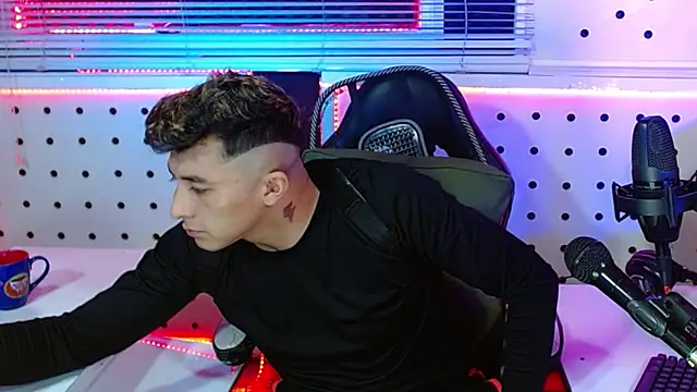 Snapshot of Darko0717 chatting on November 2, 2025, 5:07 pm Darko0717 online show from November 2, 2025, 5:07 pm