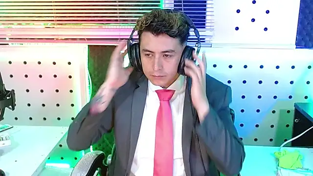 Snapshot of Darko0717 chatting on November 22, 2025, 1:10 pm Darko0717 online show from November 22, 2025, 1:10 pm