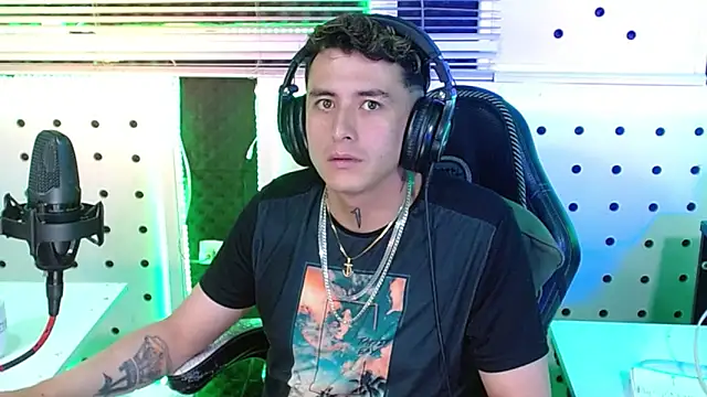 Snapshot of Darko0717 chatting on November 21, 2025, 11:37 pm Darko0717 online show from November 21, 2025, 11:37 pm