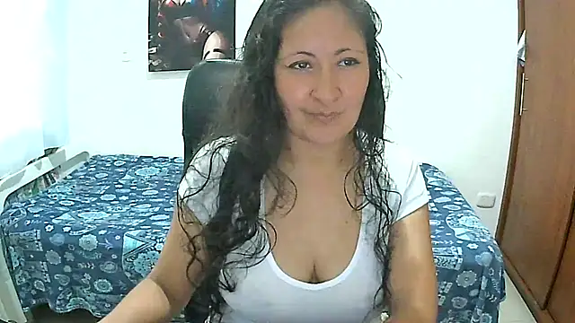 Snapshot of SenthiX chatting on April 6, 2026, 7:48 pm SenthiX online show from April 6, 2026, 7:48 pm