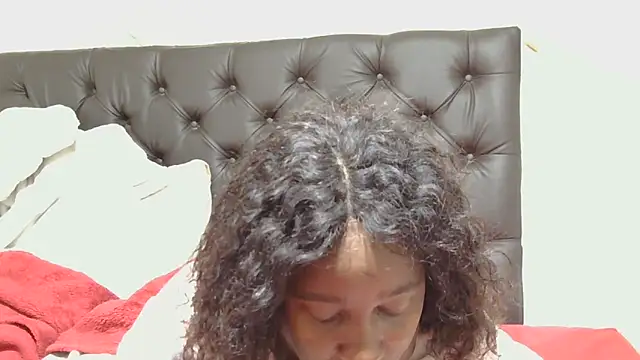 sluttylaura21 online show from February 18, 2026, 4:21 am