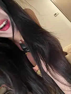 Serena-AU online show from April 21, 2026, 3:29 pm