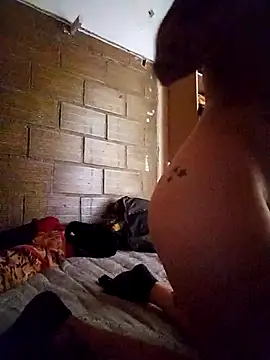 estefyzapata online show from October 14, 2025, 8:09 pm