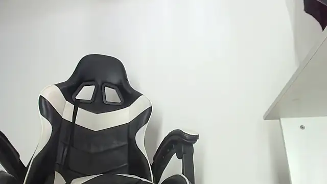 Camila Darks online show from December 3, 2024, 9:39 am