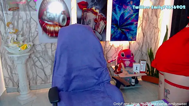 Snapshot of EmiTranny chatting on February 11, 2026, 12:43 am EmiTranny online show from February 11, 2026, 12:43 am