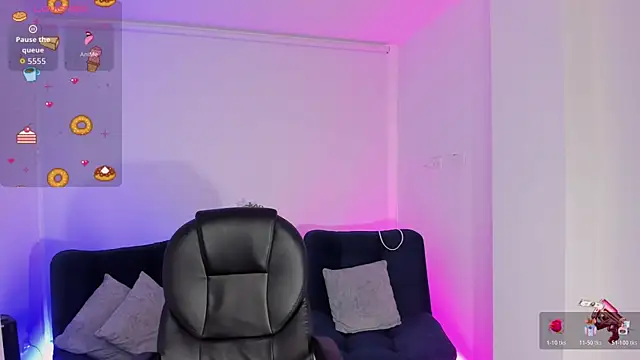 Snapshot of emilly_smith_1 chatting on December 4, 2025, 11:42 am emilly smith 1 online show from December 4, 2025, 11:42 am