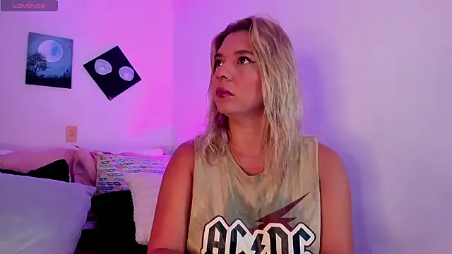 Gaia Stone online show from December 5, 2025, 10:14 am