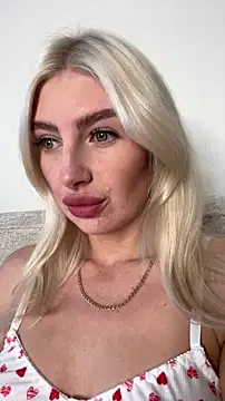 Mia Roxie online show from November 3, 2025, 2:39 am