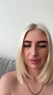 Mia Roxie online show from March 24, 2026, 3:28 am