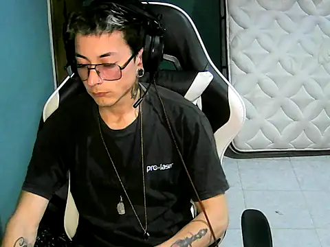 Snapshot of Jughead_16 chatting on October 1, 2025, 5:01 am Jughead 16 online show from October 1, 2025, 5:01 am