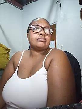 Snapshot of YELLOW_BONE chatting on July 7, 2026, 9:18 pm YELLOW BONE online show from July 7, 2026, 9:18 pm