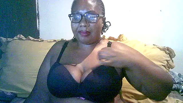 Snapshot of YELLOW_BONE chatting on November 8, 2025, 9:07 pm YELLOW BONE online show from November 8, 2025, 9:07 pm